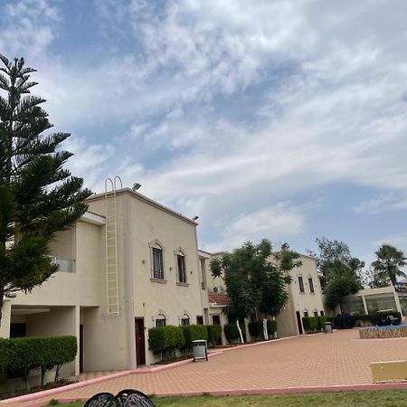 אל הדא Al Muhaidb Residence For Chalets And Holidays Homes מראה חיצוני תמונה